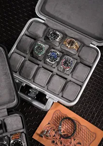 Draagbare horlogekoffer van aluminium met 14 vakken en veiligheidsslot voor collecties.