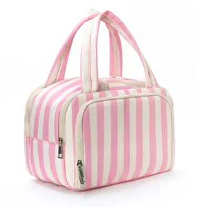 Roze en witte gestreepte cosmetische tas, grote draagbare toilettas met een brede opening.