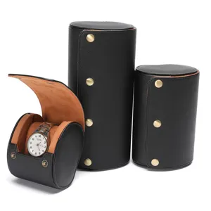 Zwarte lederen horloge reisetui met zachte bruine suède binnenkant voor veilige opslag horloges.