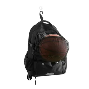 Zwarte sport basketbal rugzak met mesh balhouder en grote capaciteit voor buitensporten.
