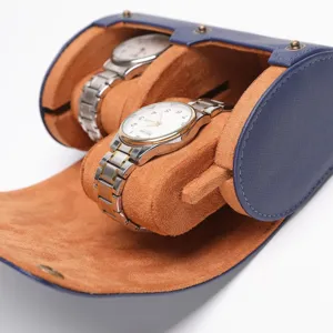 Blauwe lederen horloge reisetui met twee vakken, zachte bruine binnenvoering voor veilige opberging.