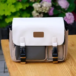 Sac photo impermeable pour appareils reflex numeriques avec plusieurs poches et sangles