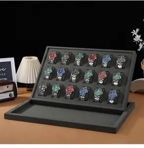 Grijs fluwelen horloge display plateau met 18 vakken en lade voor livestreaming en opslag thuis.