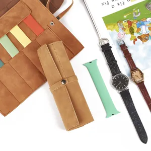 Bolsa de almacenamiento de viaje enrollable para relojes y correas, diseño de ante marrón.