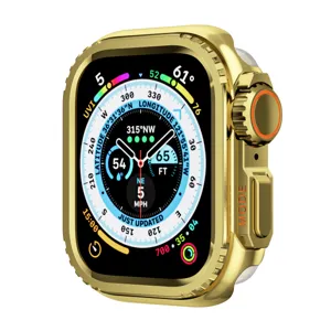 Estuche protector de metal dorado compatible con smartwatch, acabado premium y diseño elegante.