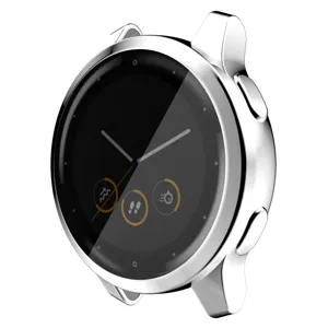 Gedetailleerde close-up van de glanzende zilveren gegalvaniseerde TPU smartwatch hoesje.