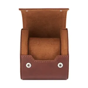Caja de reloj individual de cuero marrón vista detallada con cojín interior suave.