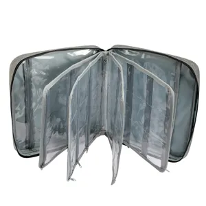 Bolsa organizadora para agujas de tejer de tela oxford gris con compartimentos transparentes.