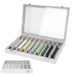 Caja de almacenamiento para correas de reloj de terciopelo gris con diez ranuras y tapa.