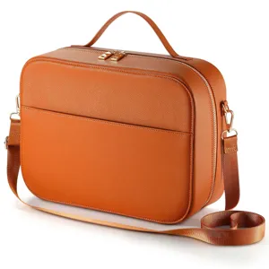 Borsa di custodia in pelle arancione per visore VR con maniglia, zip e tracolla.