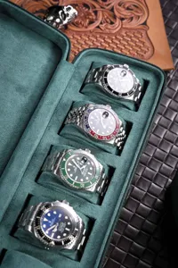 Green velvet 4-slot watch travel storage box, portable zipper mechanical watch organizer case.