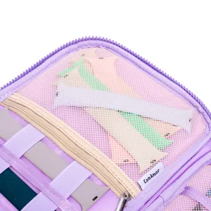 Vue détaillée de l'intérieur de la pochette de rangement violette avec poches en maille.