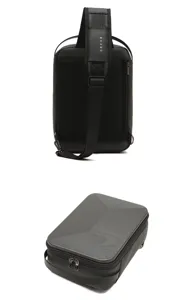 Zwarte harde slingtas voor gameconsole accessoires, draagbare crossbody rugzak handig.