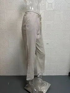 Detailansicht der lässigen Damen Leinen 7/8 Hose mit elastischem Kordelzug für den Sommer