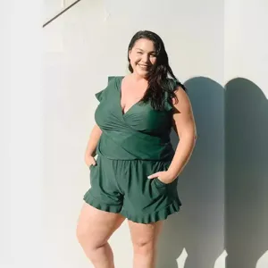Women's one-piece dark green ruffle boxer swimsuit, comfortable built-in bra swimwear.