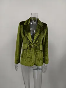 Elegant green velvet slim fit blazer with lapel collar and flap pockets detail