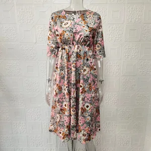 Damen Midikleid mit Blumenmuster, sommerliches Kurzarm Freizeitkleid mit modischem Print.