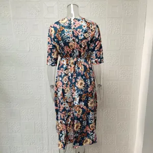 Detailansicht Damen Sommer Blumenprint Kurzarm Midikleid mit Taschen elegant.