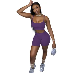 Donna elegante set due pezzi top corto e pantaloncini da ciclista tinta unita outfit sexy