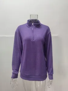 Heren casual paarse lange mouw kwart rits fleece top detailweergave, comfortabel.