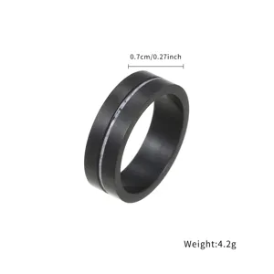 Herren minimalistischer Reintitan Ring mit Einsatzlinie, schlichter schwarzer Schmuck.