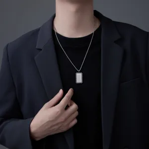 Heren zilverkleurig roestvrijstalen rechthoekige dog tag hanger ketting met zwarte kralenrand.