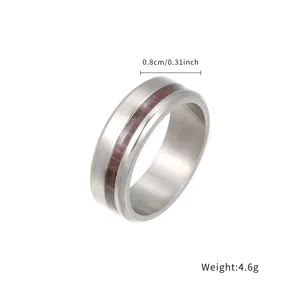 Minimalistischer Titanring für Herren mit rotem Textur Inlay 0.8cm Breite stilvoller Schmuck