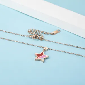 Modische Roségold Titanstahl Stern Anhänger Halskette mit zarter rosa und roter Emaille.