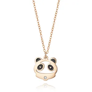 Nahaufnahme der Roségold Panda-Halskette mit schwarzem Emailleschmuck und feinen Diamantdetails.