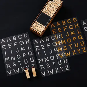 DIY Strass Buchstaben Aufkleber und Holzstempel Set, ideal für Tagebuch und Basteldekor.