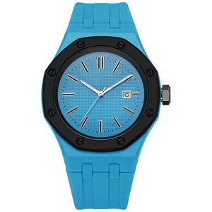 Blaues Silikonarmband Quarzuhr mit schwarzer achteckiger Lünette und Zifferblatt für Alltag.
