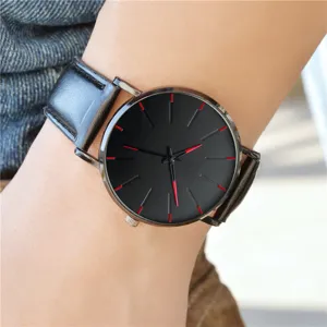 Detailaufnahme minimalistische Herrenuhr, schwarzes Zifferblatt, roter Zeiger, Lederband.