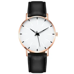 Minimalistische Herren Quarzarmbanduhr mit schwarzem Lederarmband und Roségold Lünette.