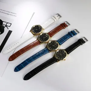 Gedetailleerd overzicht van meerdere modieuze quartz horloges met sterrenwijzerplaten en leer.