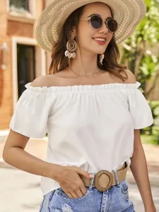 Weisse schulterfreie Rüschenbluse, lässiges Sommer Resort-Stil Damen Oberteil Detailansicht.