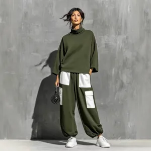 Stylish women's casual turtleneck sweatshirt and contrast pocket cargo pants two-piece main set.