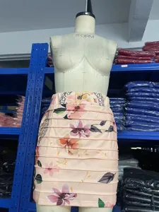 Jupe mini plissée à imprimé floral pour femmes, jupe moulante chic pour un usage quotidien.