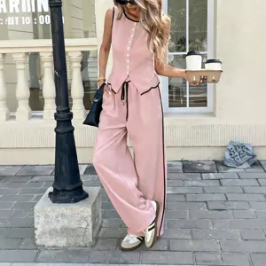 Completo casual da donna due pezzi con gilet rosa senza maniche e pantaloni ampi estivi.
