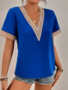Blue short-sleeve V-neck top with elegant beige lace trim, loose casual commute style.