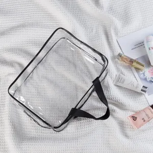 Transparente Kosmetiktasche aus PVC für Reisen und tägliche Badutensilien mit schwarzem Griff.