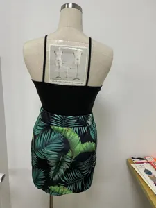 Ensemble body ajusté et juppe à imprimé feuillage tropical femme, vue détaillée.