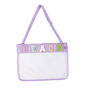 Sac bandoulière transparent en TPU pour documents avec patchs lettres BEACH colorés.