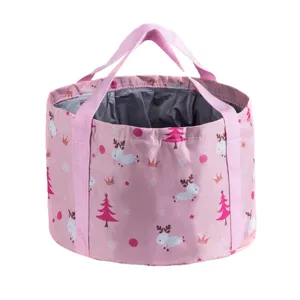 Secchio per pediluvio pieghevole rosa con simpatica renna natalizia, catino da viaggio.
