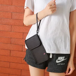 Pochette passeport imperméable avec dragonne, étui de téléphone anti-vol et porte-cartes voyage.