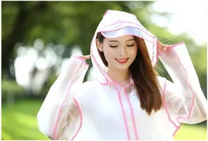 Chubasquero largo transparente con borde rosa, ropa de lluvia impermeable con capucha.