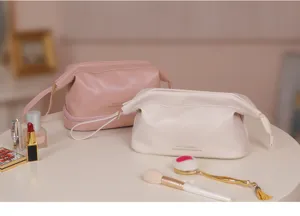 Bolsa de maquillaje impermeable de PU gran capacidad, organizador de doble capa para viajes.