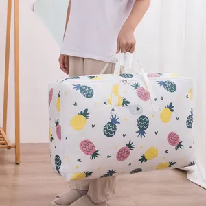 Grande borsa portaoggetti per trapunte e vestiti con simpatico motivo ananas e pratiche maniglie.
