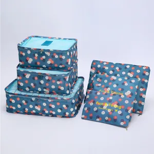Vista detallada del juego de 6 bolsas de almacenamiento de viaje florales con malla.