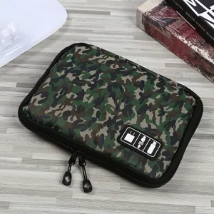 Sac de rangement numérique camouflé pour appareils électroniques, câbles et accessoires.