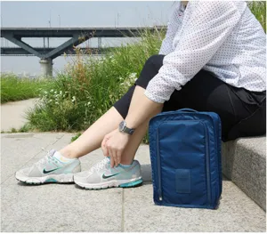 Borsa da viaggio portatile per scarpe con maniglia per organizzare facilmente le calzature.
